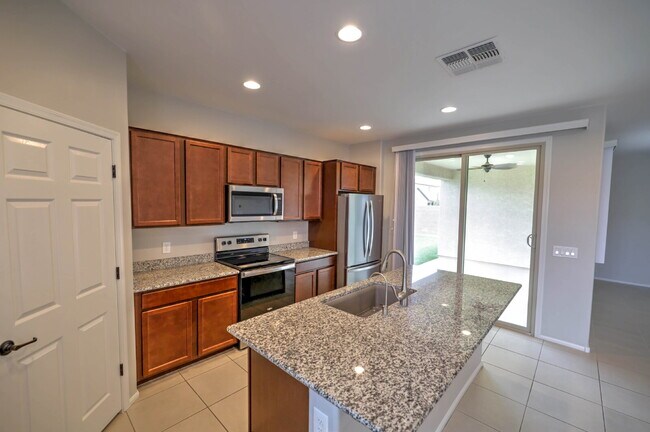 Building Photo - 4 Bedroom with new carpet and new interior paint in Saguaro Trails!