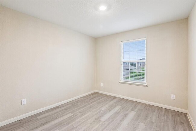 Building Photo - 117 Cherry Tree Ln