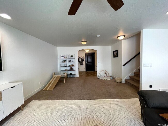 Building Photo - 616 W 4050 N