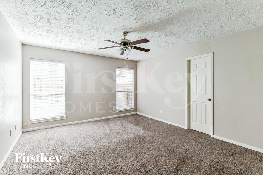 Building Photo - 8511 Stagewood Dr