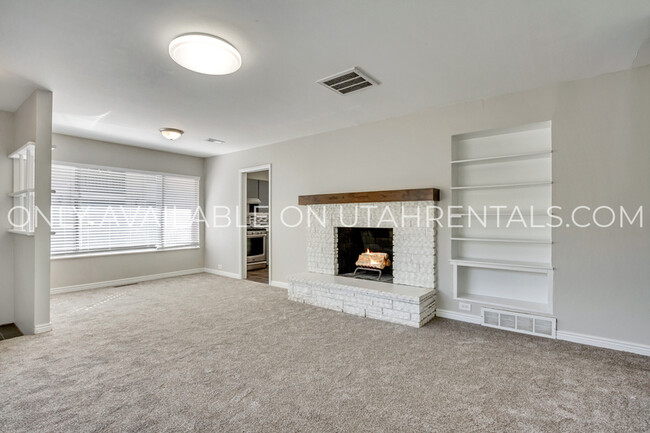 Building Photo - 639 600 W