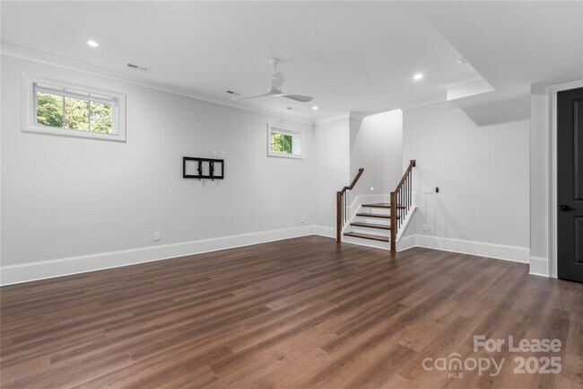 Building Photo - 805 Naples Dr