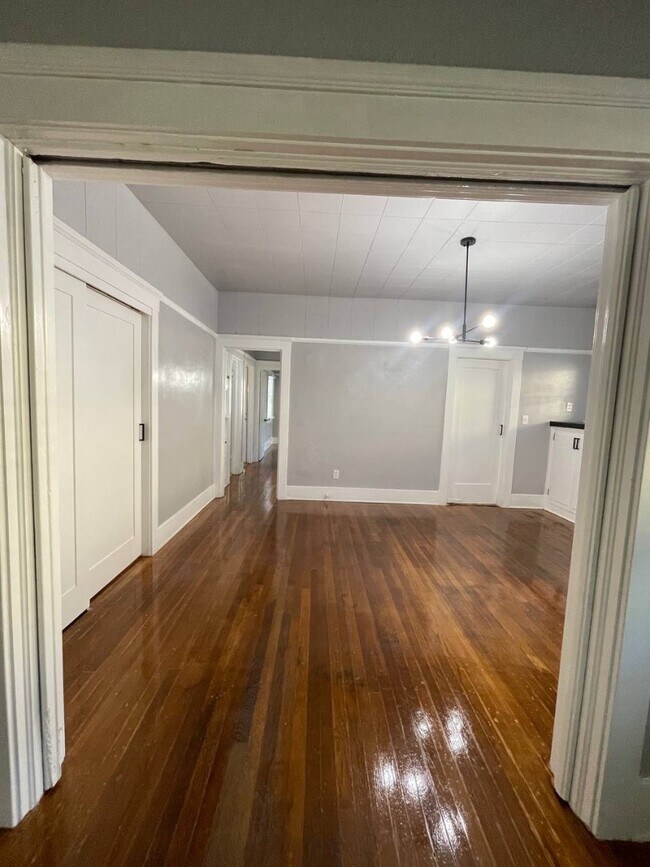 Building Photo - 835 E Weldon Ave