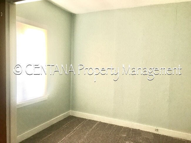 Building Photo - Cozy 3 bedroom with some cute updates!