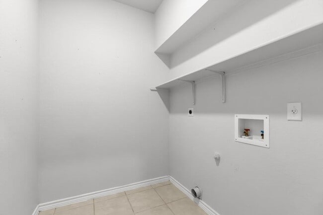 Building Photo - 2802 Scottsdale Dr