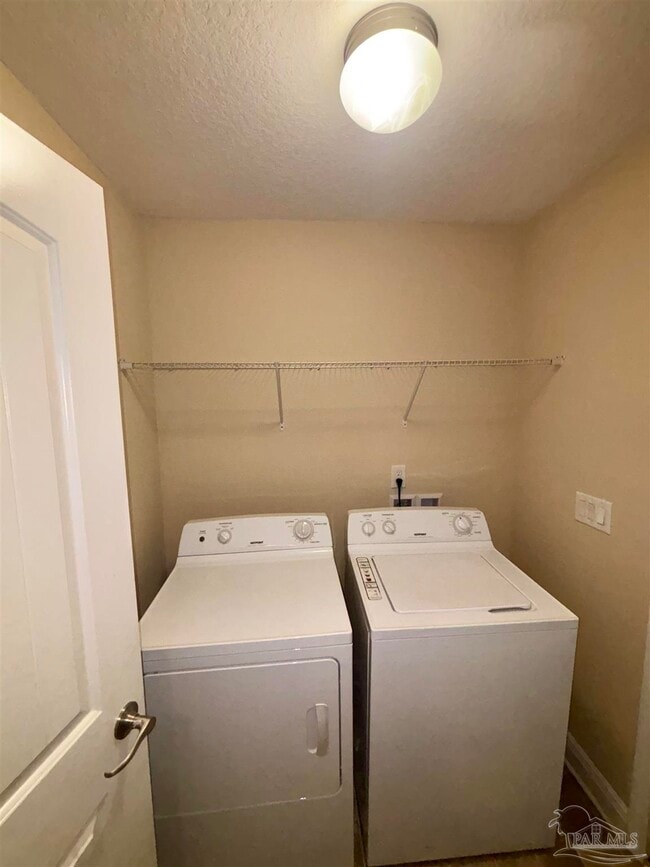 Building Photo - 6169 Autumn Pines Cir