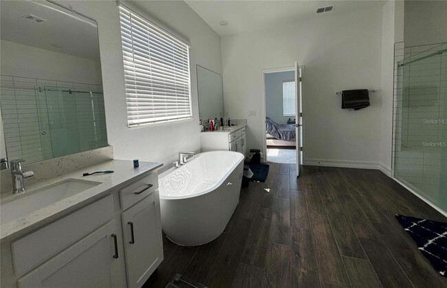 Building Photo - 8922 Little Bluestem Dr