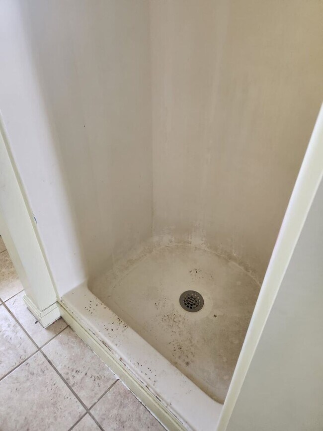 Building Photo - 413-415-415 N 6th Ave