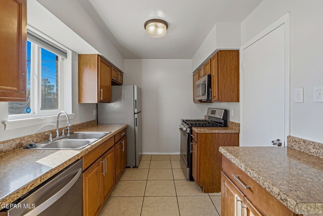 Building Photo - 5934 Flounder Dr