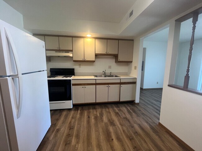 Building Photo - 429 S Silverwood Ln