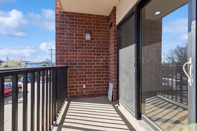 Building Photo - 17 Meadow Rd