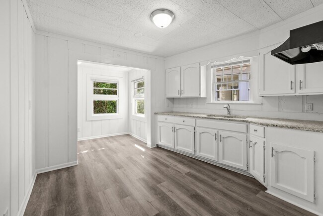 Building Photo - Beautiful Eastlake Bungalow