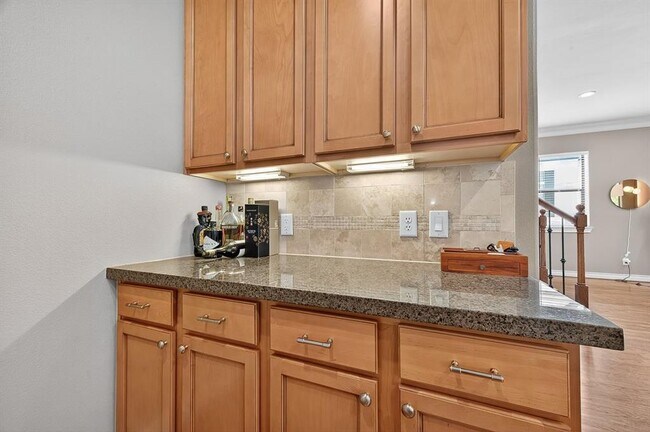 Building Photo - 8904 Lakeshore Bend Dr