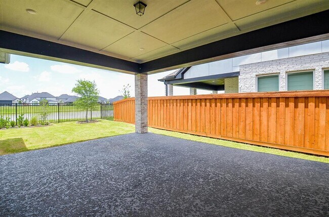 Building Photo - 13807 San Pasqual Pointe Dr