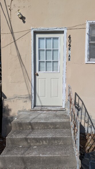 Building Photo - 404 Club Dr