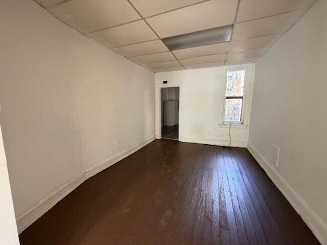 Building Photo - 347 E King St