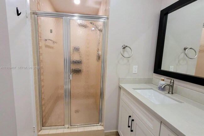 Building Photo - 2500 Parkview Dr