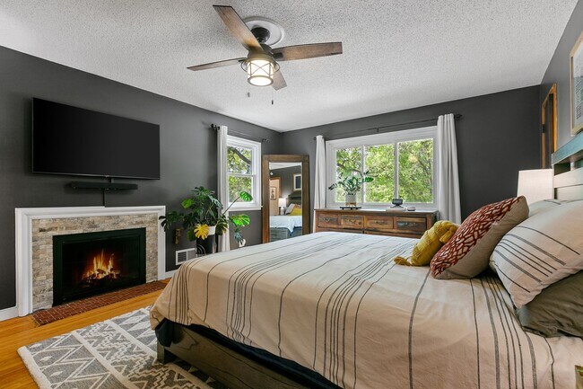 Building Photo - Charming 3 Bedroom Home Golden Valley