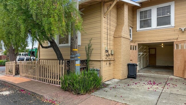 Building Photo - 4118-4120Penniman