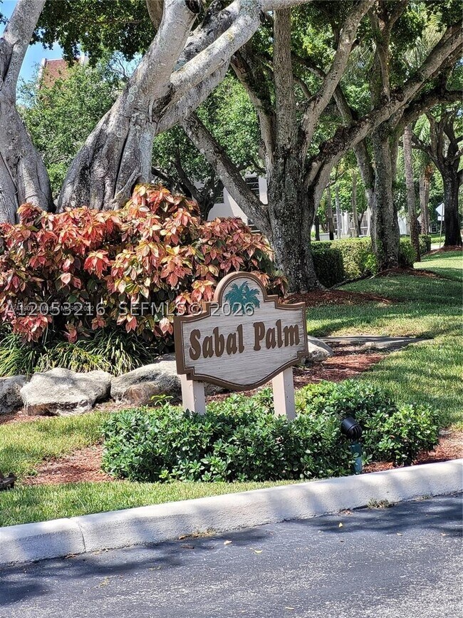 Building Photo - 1811 Sabal Palm Dr