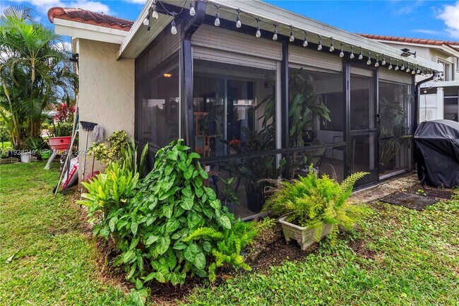 Building Photo - 7464 Pinewalk Dr S