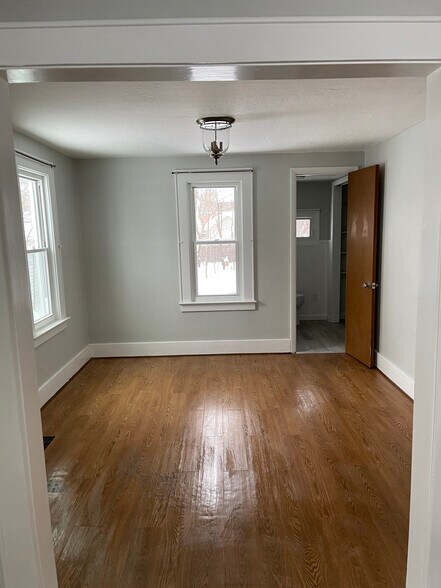 Building Photo - 104 Lynhurst Ave