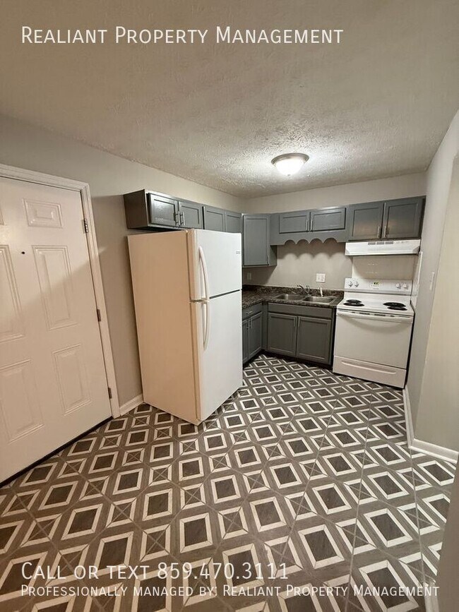 Building Photo - 209 Lakeshore-5