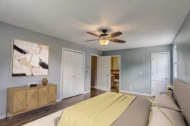 Building Photo - 200 Retreat Ct W