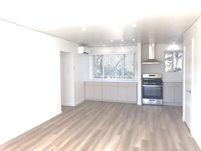 Primary Photo - Gold Street Apartments 6