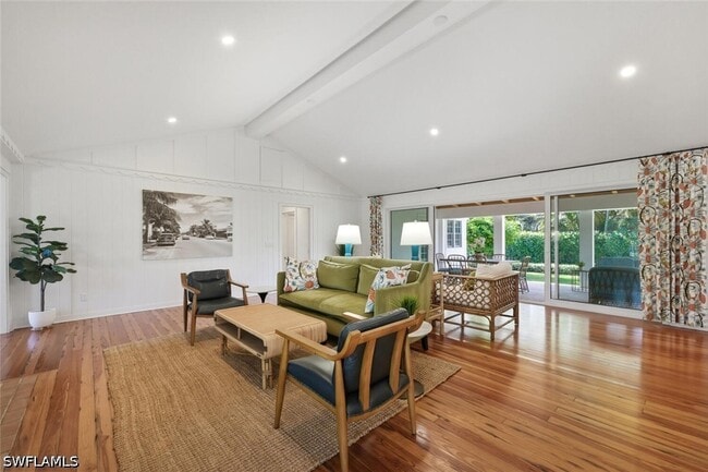 Building Photo - 92 10th Ave S