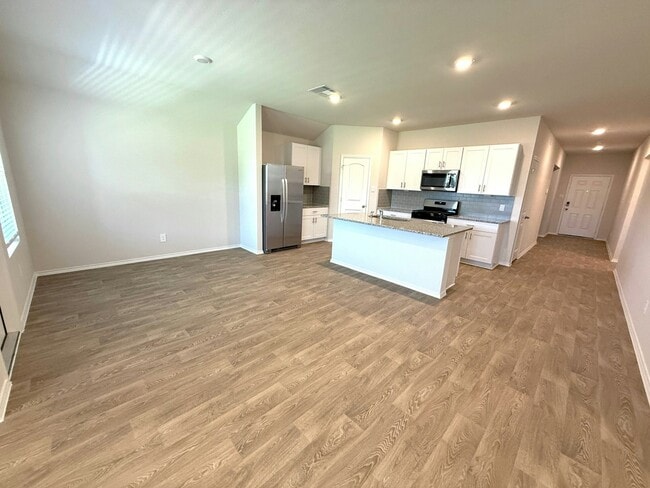 Building Photo - 211 Wirecrested Dr