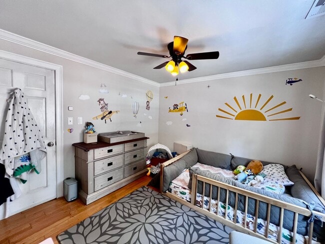 Building Photo - Love Where You Live in Lake Shores!