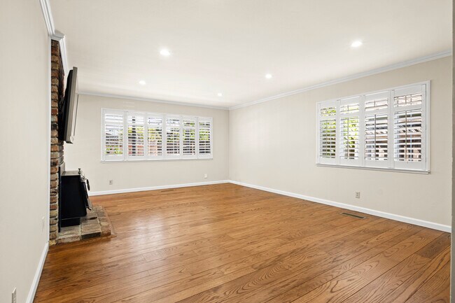 Building Photo - 5525 Amby Dr
