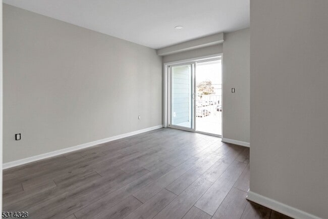 Building Photo - 862 E Jersey St