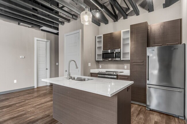 Primary Photo - 901 9th St