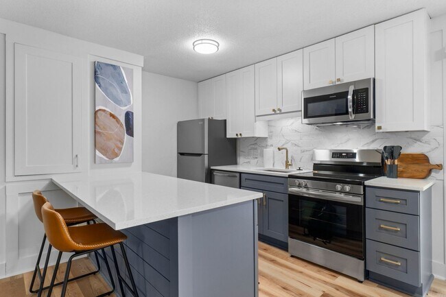 Building Photo - 230 13th Ave Pl NW