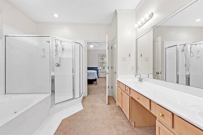 Building Photo - 7520 Crystal Lake Dr