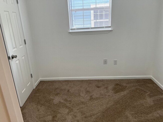 Building Photo - 217 Bay St NW