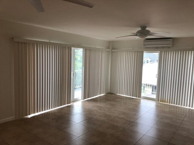 Building Photo - Private Duplex Home Across from Kahala Mall
