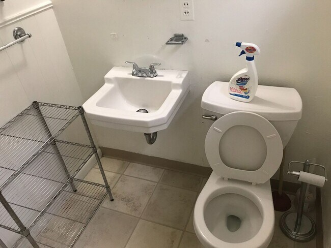 Building Photo - House for August Prelease with Easy Access to CU