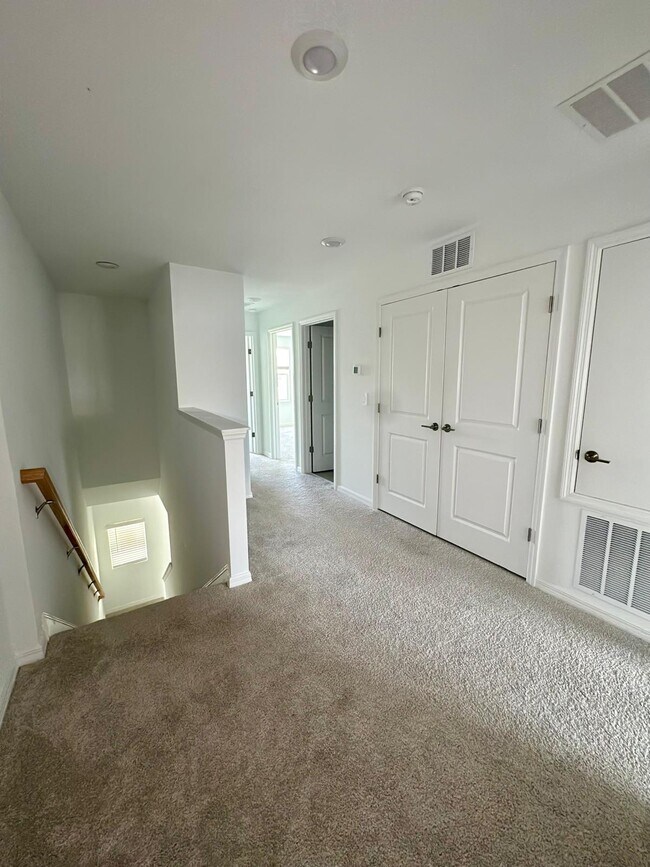 Building Photo - 2287 Portrait St