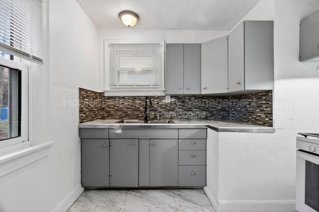 Building Photo - 8347 Eton Pl