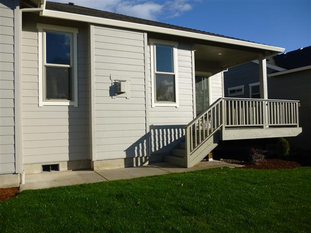 Building Photo - Beautiful East Medford Home!