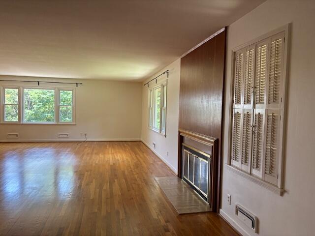 Building Photo - 580 Riverview Dr