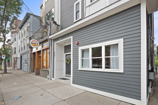 Building Photo - New 2BR2BA Condo in Jefferies Point with Backyard