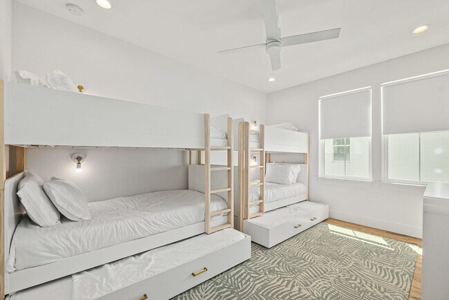 Building Photo - 105 8th St