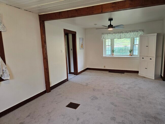 Building Photo - 106 Lowry St