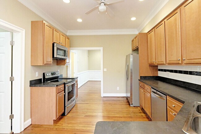 Building Photo - Charming Move-in Ready Downtown Home With Updates