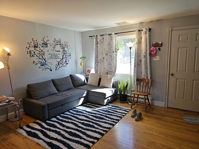 Primary Photo - 616 Portland St