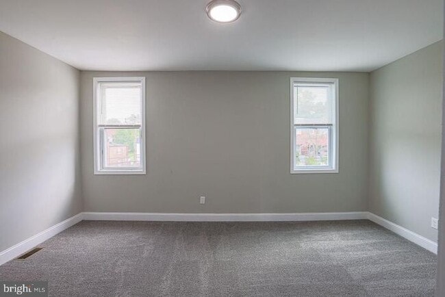 Building Photo - 4 Bedroom Beautiful Home